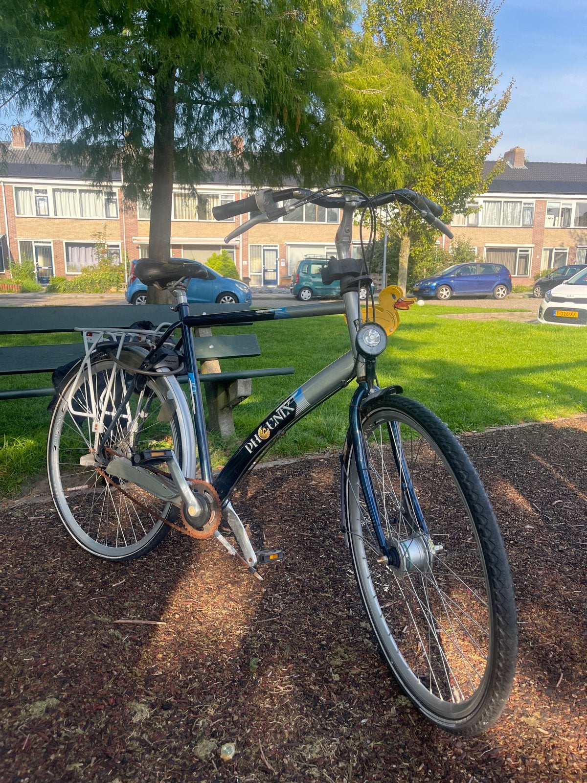 Phoenix fiets met lekke achterband en defect voorlicht