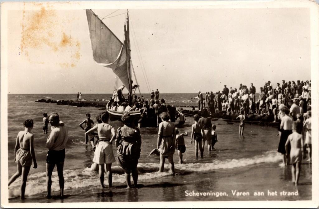 Scheveningen - Varen aan het Strand (1951)