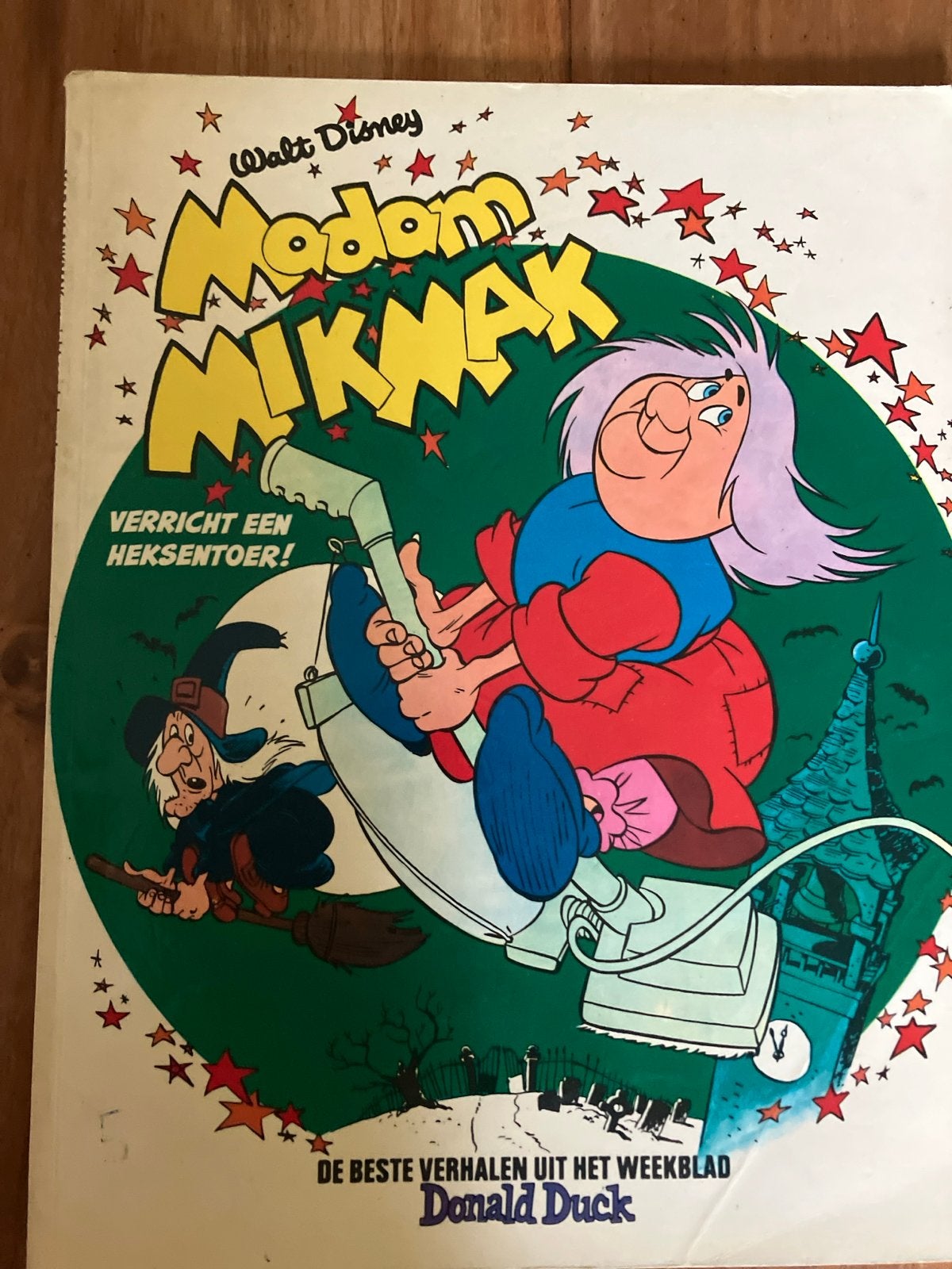 Walt Disney Madam Mikmak: Verricht een Heksentoer! Donald Du, Eén stripboek, Ophalen of Verzenden, Gelezen