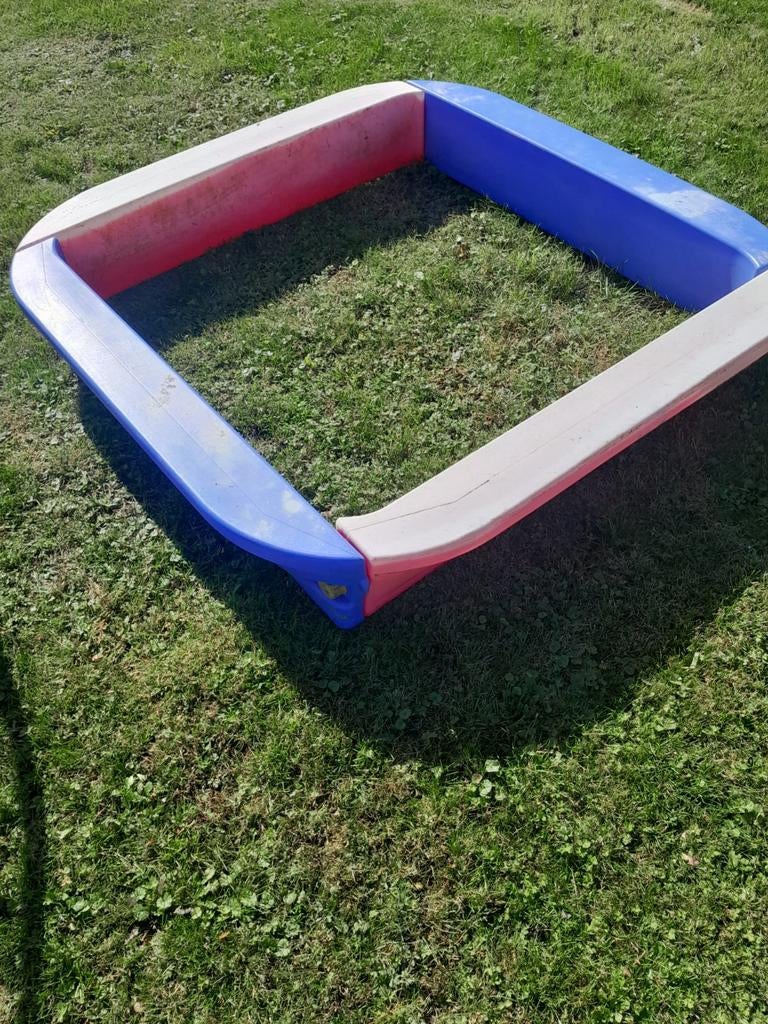 Zandbak 1.25 x 1.25 meter - rood met Blauwe Rand, Ophalen, Gebruikt