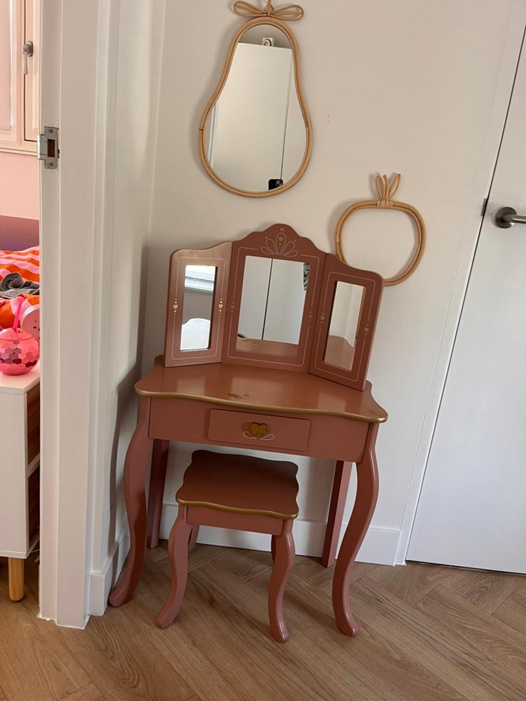 Schattig oud rose kaptafel meisje kinderen, Ophalen, 100 tot 150 cm, 50 tot 100 cm, Zo goed als nieuw