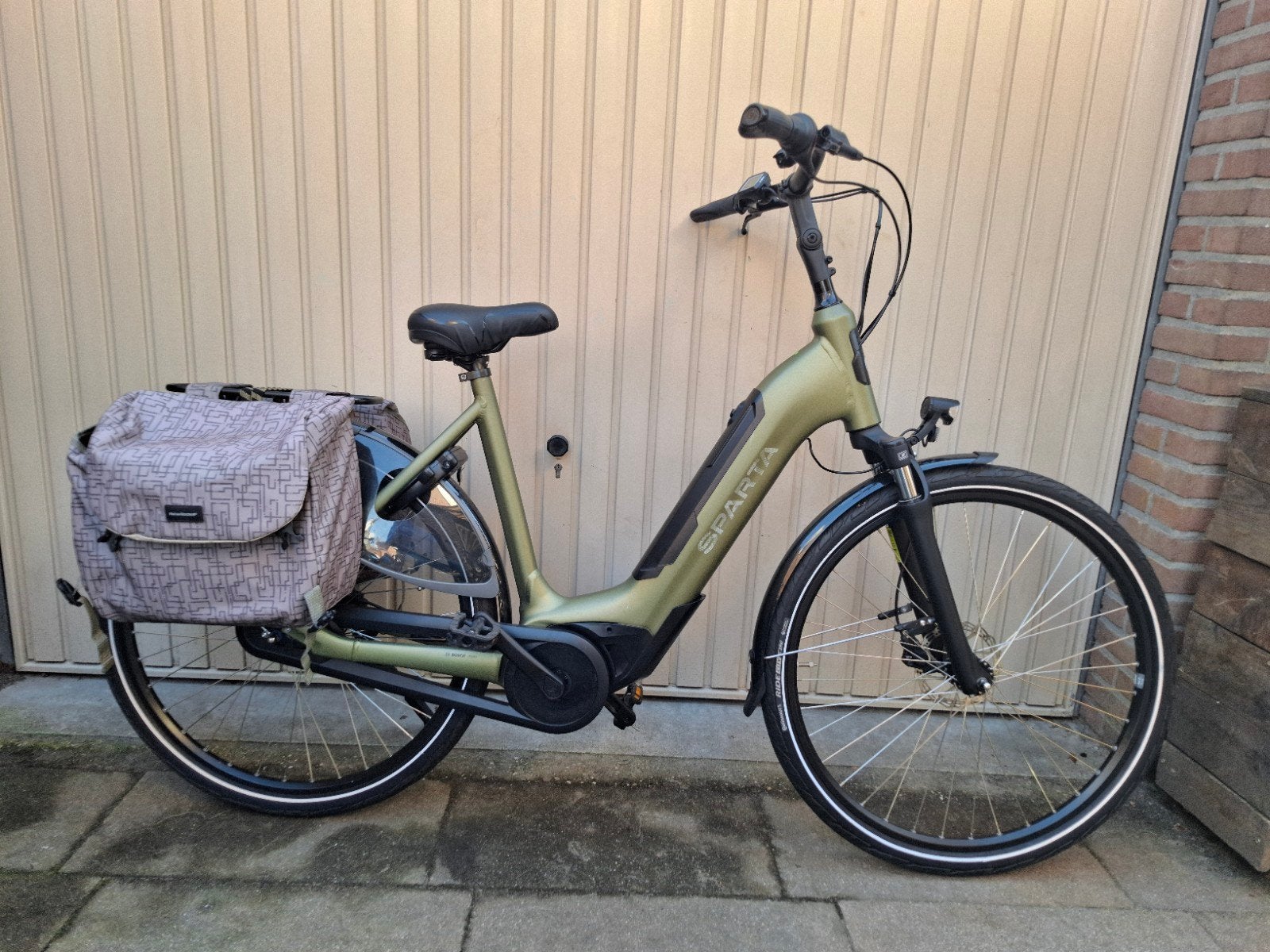 Sparta c-grid 28 inch 7v dames ebike bosch 1881km, Ophalen, Sparta, Versnellingen, 56 cm of meer