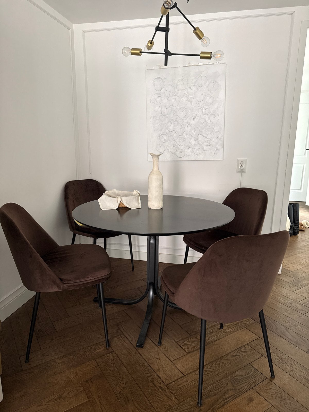Moderne ronde eettafel met 4 fluwelen stoelen, Huis en Inrichting, Gebruikt, 50 tot 100 cm, Rond, Metaal