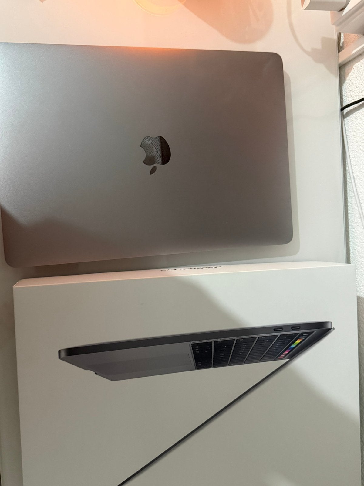 MacBook Pro 13-inch 2018 | i7 | 16GB RAM | Touch Bar | 256GB, 256 GB, 2 tot 3 Ghz, 13 inch, Zo goed als nieuw