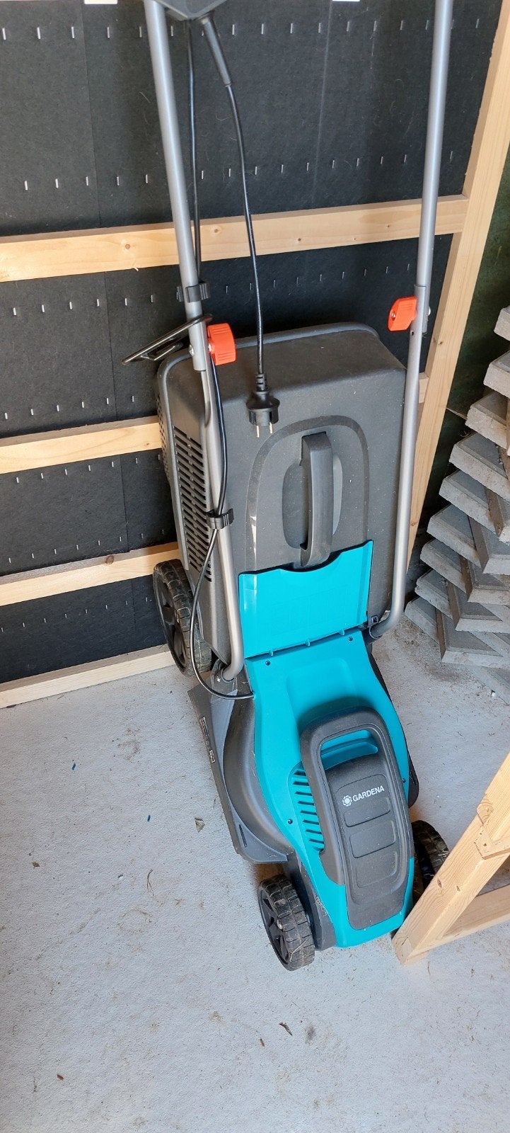 Gardena grasmaaier, Ophalen, Elektrische grasmaaier, Zo goed als nieuw, Opvangbak