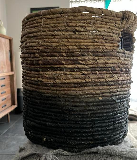 Te koop: mand doorsnede 28, hoog 28,5 ongeveer, Ophalen of Verzenden, Zo goed als nieuw, Rond, Riet