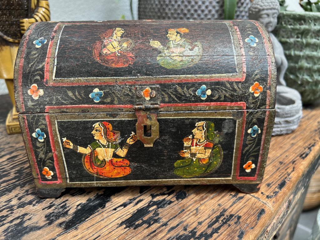 India handbeschilderd kistje oud vintage Indiase kist, Huis en Inrichting, Woonaccessoires | Kisten, Gebruikt, Minder dan 50 cm