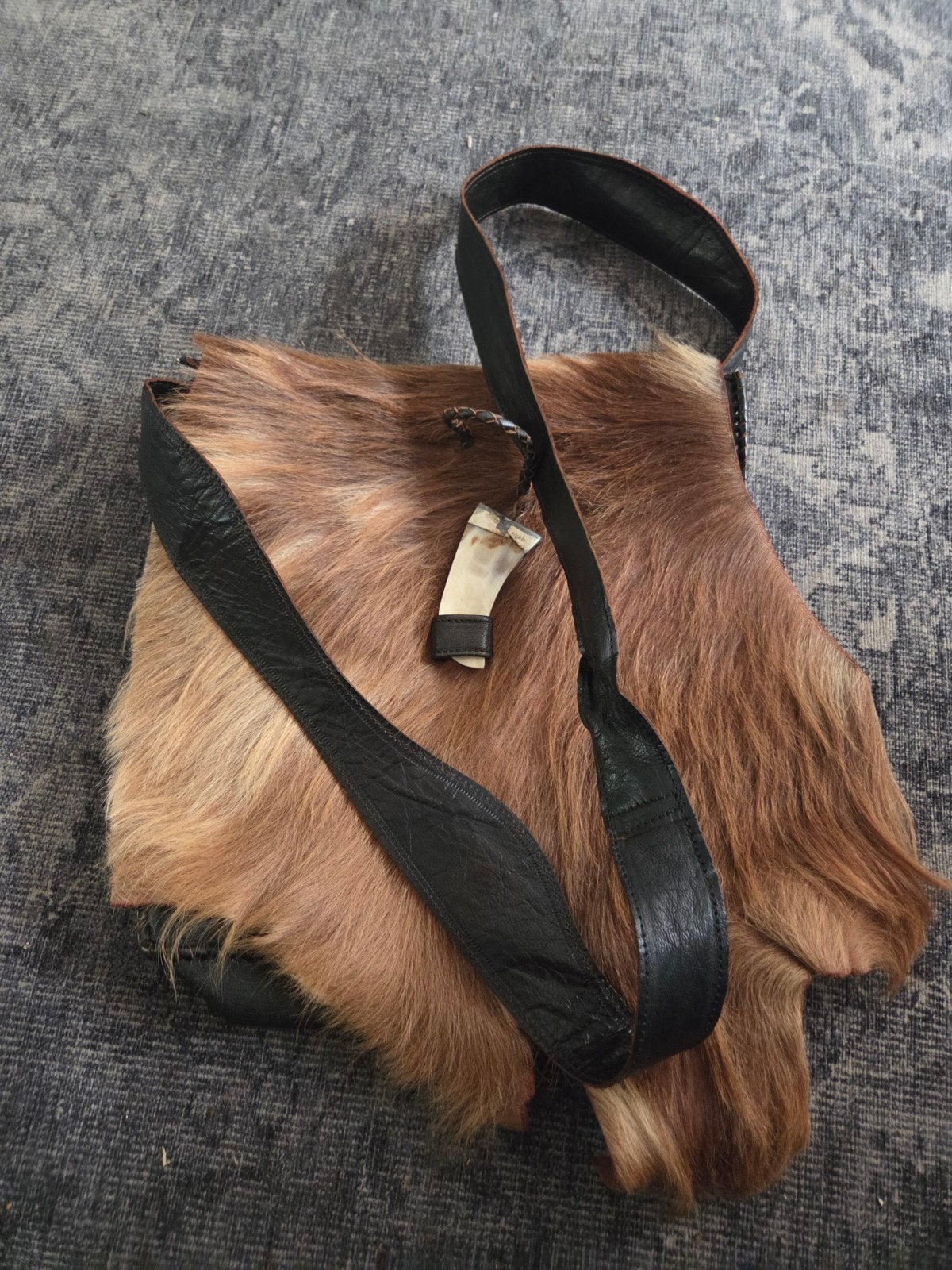 Vintage Leren Tas met Koeienhuid en Hoornsluiting, Ophalen of Verzenden, Zo goed als nieuw, Bruin, Schoudertasje