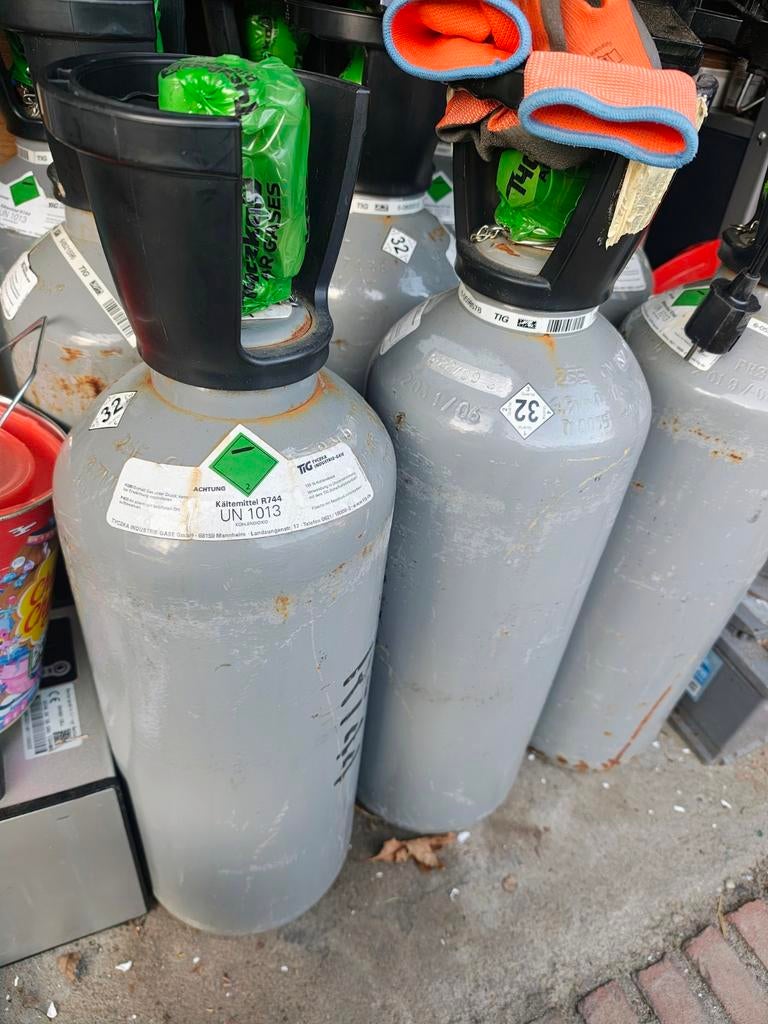 CO₂ gasflessen 10 kg - vol en gekeurd tot 2031