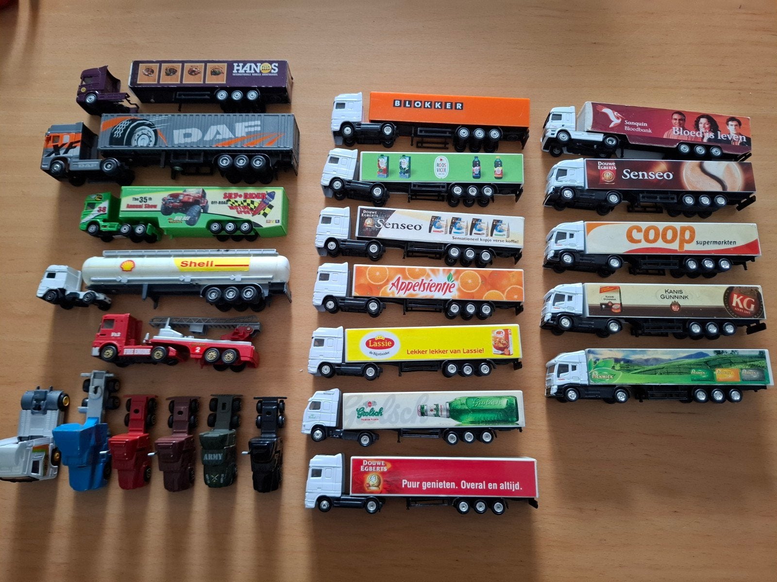 Set vrachtwagens met oplegger, Hobby en Vrije tijd, Modelauto's | 1:87, Zo goed als nieuw, Bus of Vrachtwagen, Ophalen of Verzenden