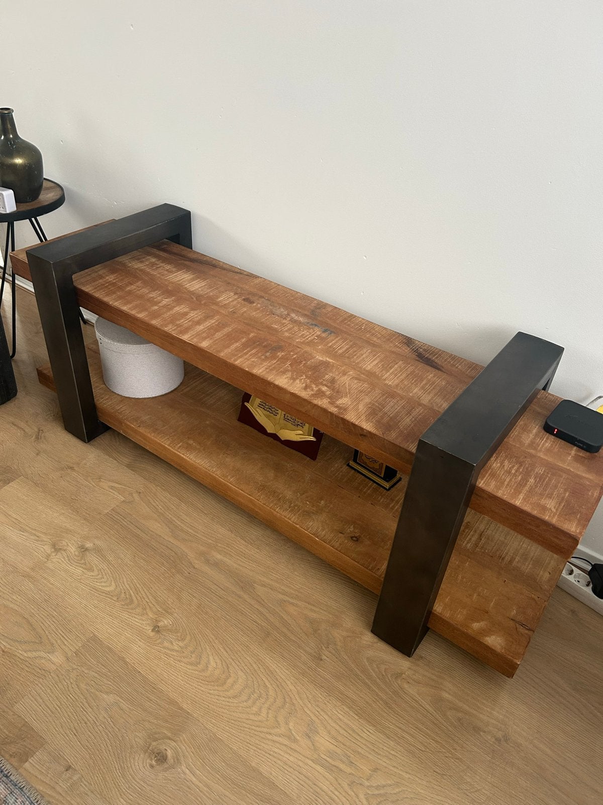Robuust TV-meubel/bankje van mangohout en metaal, Ophalen, Overige houtsoorten, 50 tot 100 cm