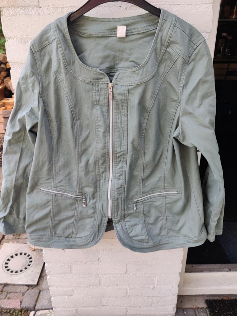 Leuk jasje met ritsjes. 48, Ophalen of Verzenden, Zo goed als nieuw, Maat 46/48 (XL) of groter, Groen