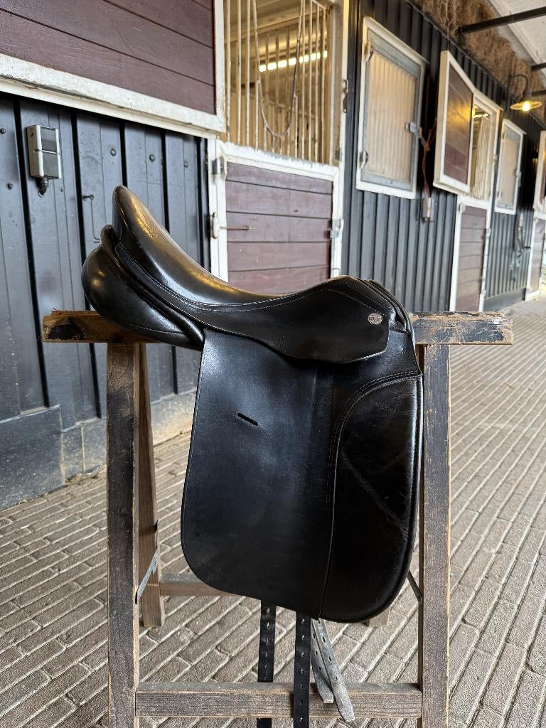 K.N. Symphonie Dressuurzadel, Dieren en Toebehoren, Paarden en Pony's | Zadels, Ophalen, Gebruikt, Dressuur