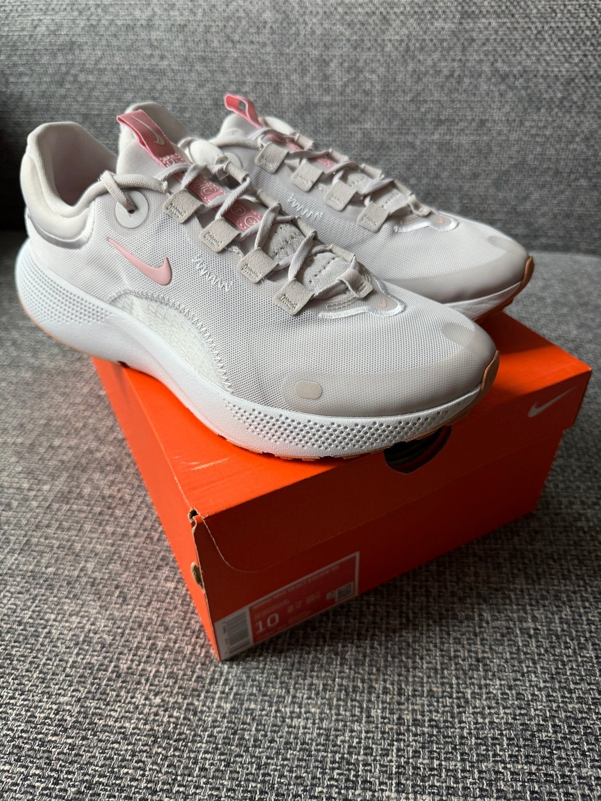 Nike React Escape RN - Maat 42 - Nieuw in doos, Nieuw, Ophalen of Verzenden, Sneakers of Gympen, Roze