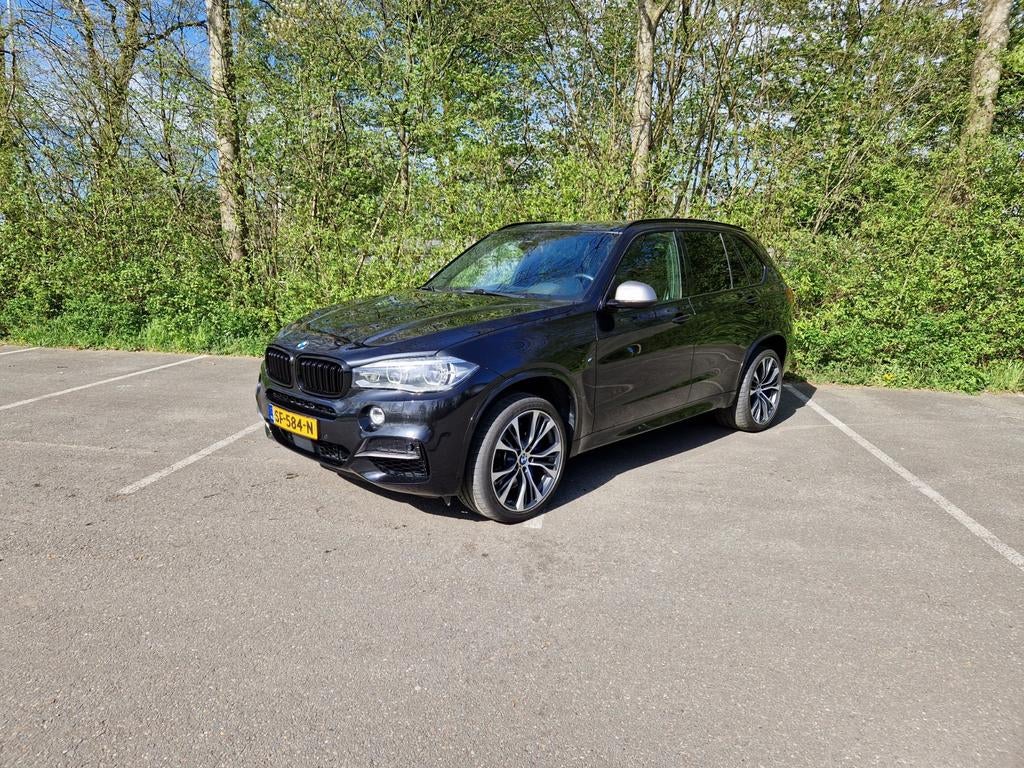BMW X5 3.0 D f15 m pakket M50d euro 6 Xdrive AUT 2015 Zwart, Auto's, BMW, Automaat, 15 km/l, 2165 kg, Zwart