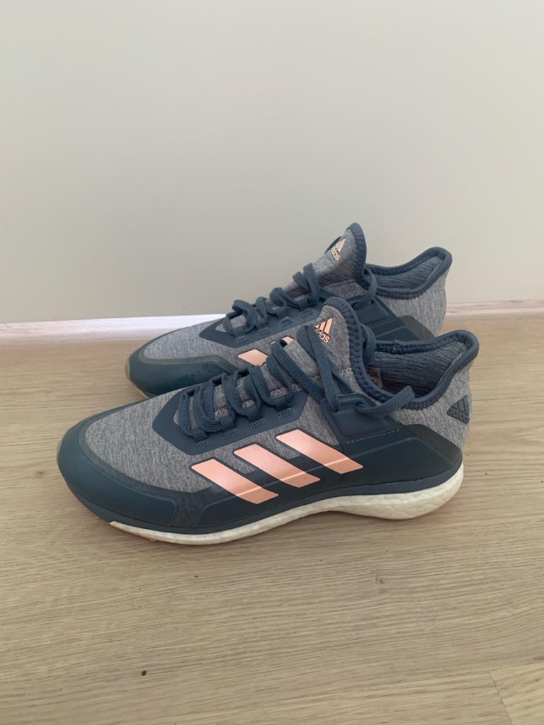 Adidas hockeyschoenen - Zo goed als nieuw, maat 40, Sport en Fitness, Hockey, Ophalen of Verzenden, Zo goed als nieuw, Schoenen