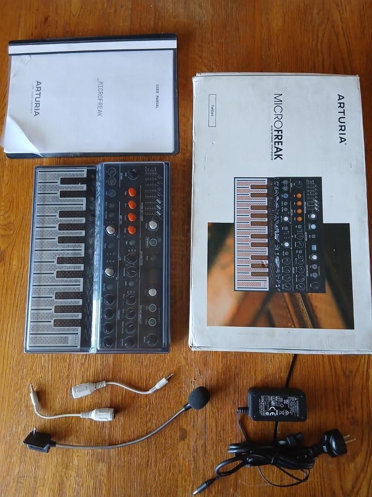Arturia Microfreak - Compleet met accessoires, Muziek en Instrumenten, Synthesizers, Overige merken, Gebruikt, Met midi-aansluiting