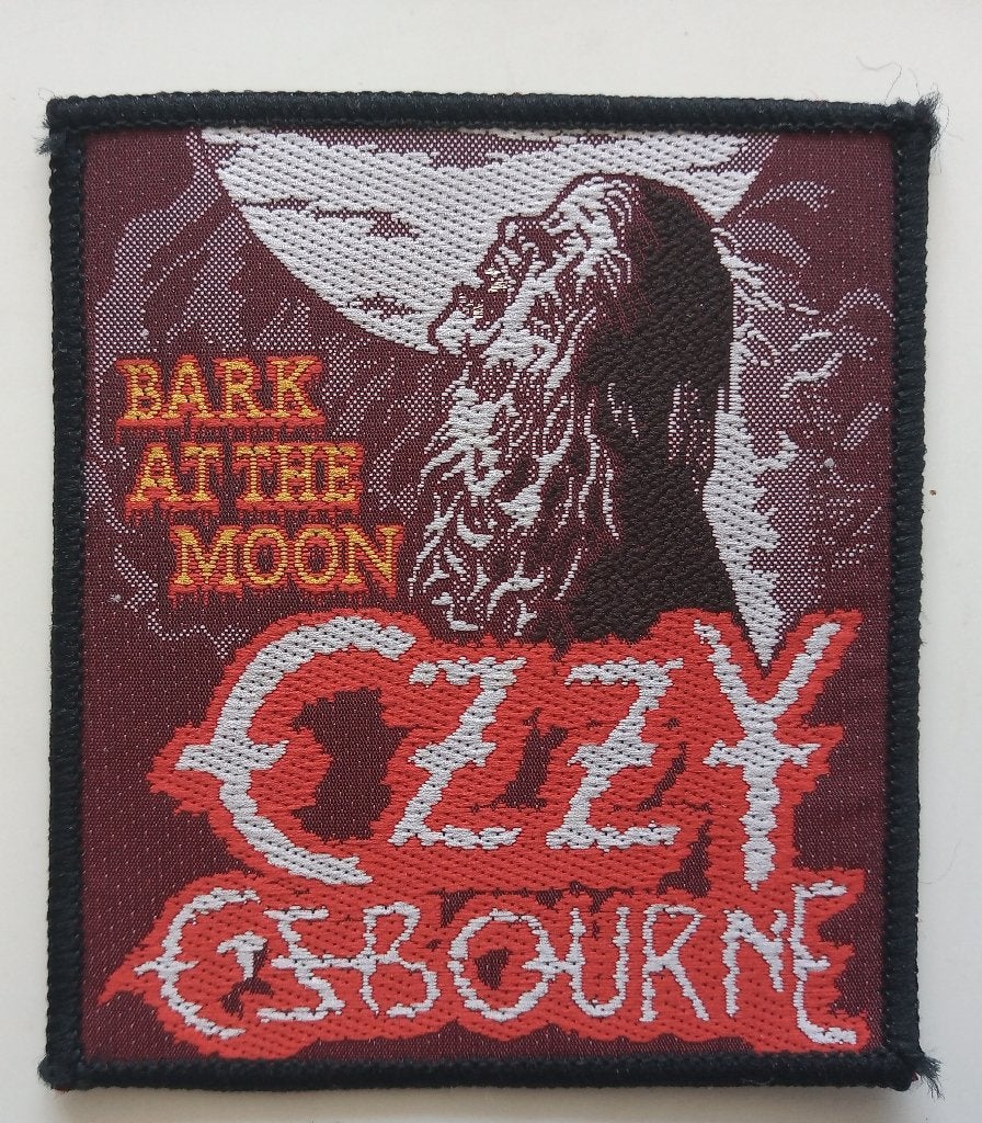 Ozzy Osbourne  mooie vintage 1984 bark at the moon patch 34, Verzamelen, Ophalen of Verzenden, Nieuw, Kleding
