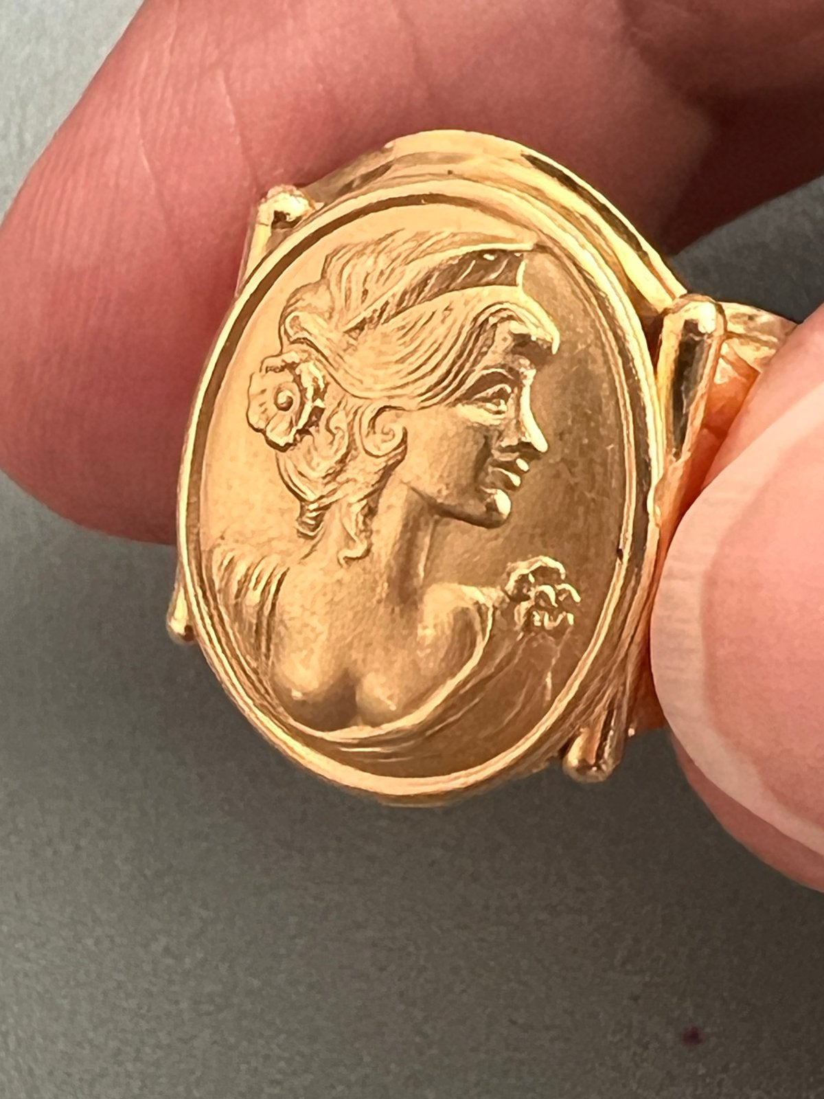 18K Geelgouden Italiaanse Cameo Ring met Verstelbare Band, Gebruikt, Ophalen of Verzenden, 17 tot 18, Dame