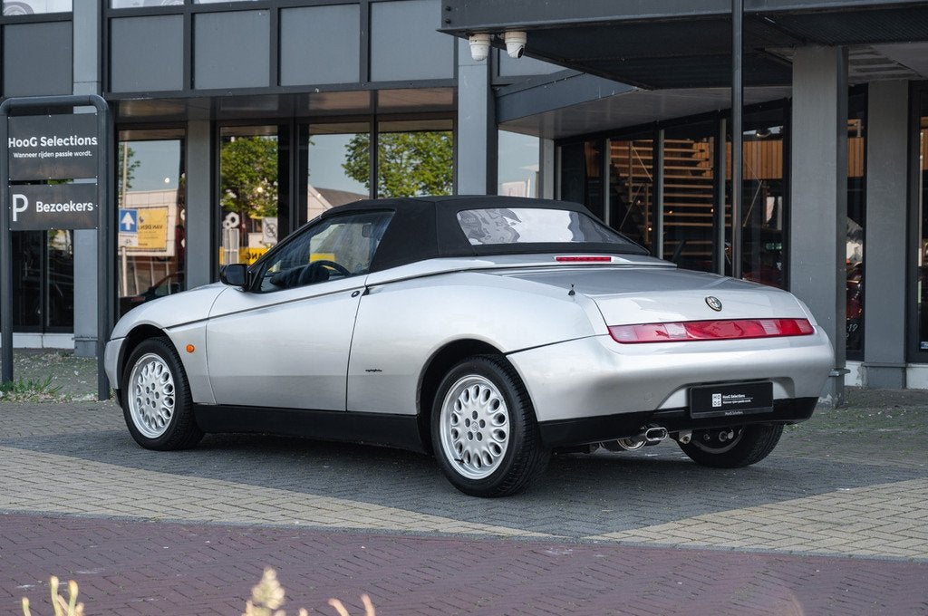 Alfa Romeo Spider 2.0 Twin Spark 16V (bj 1995), Auto's, Oldtimers, Zwart, Bedrijf, Handgeschakeld, 2 stoelen