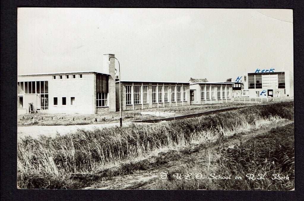 St. Anna Parochie (Fr.) 1959 - U.L.O.  School en R.K. Kerk, Ophalen of Verzenden, 1940 tot 1960, Gelopen, Friesland