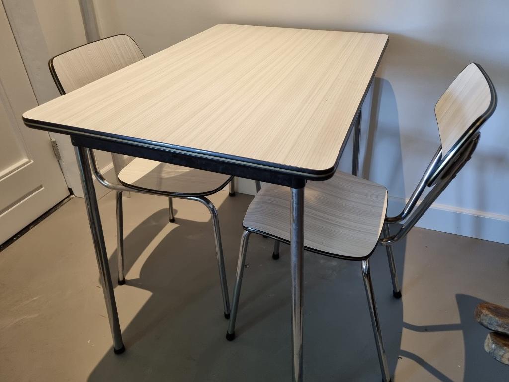 mooie vintage formica tafel met 2 stoelen, Ophalen, Gebruikt, Rechthoekig, 50 tot 100 cm