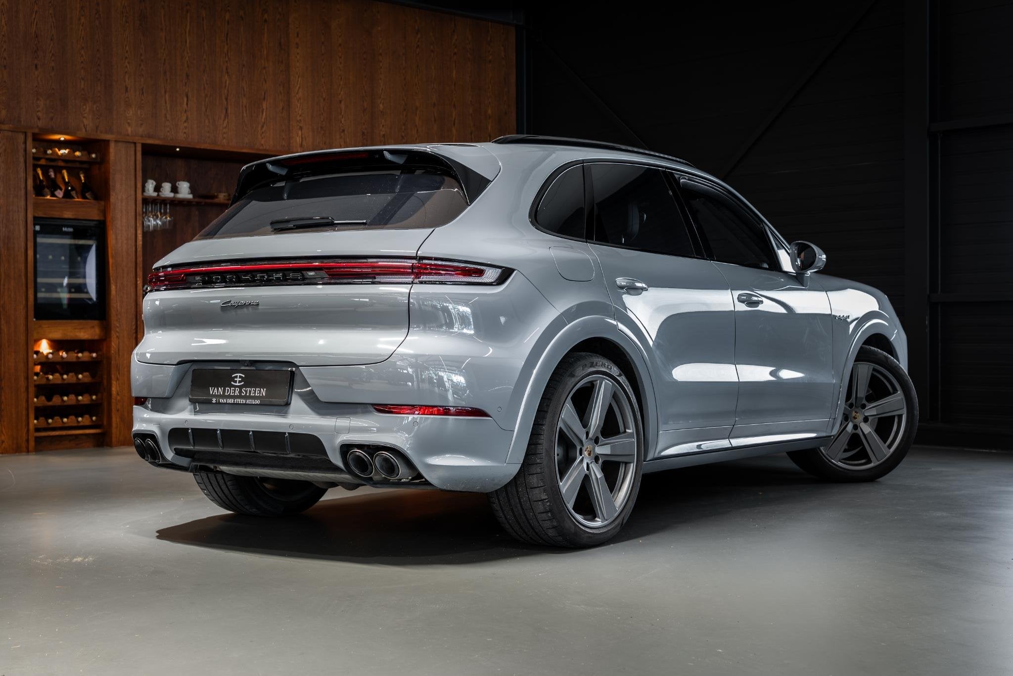 Porsche Cayenne 3.0 E-Hybrid Black Edition Achterasbesturing, Auto's, Automaat, Cayenne, Gebruikt, Euro 6