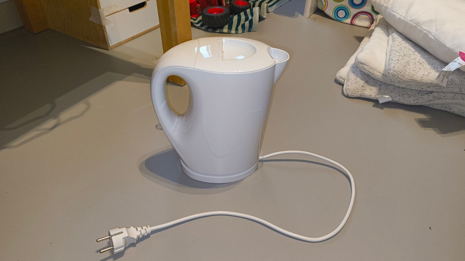 Tristar waterkoker - Wit - 1.7L, 1 tot 2 liter, Ophalen, Gebruikt, Draadloos