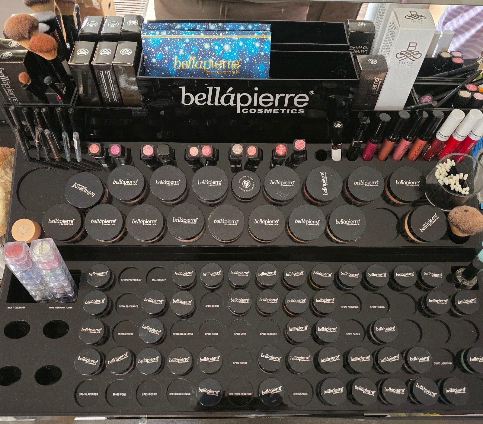 Bellápierre make-up display met diverse producten, Ophalen, Overige kleuren, Gehele gezicht, Zo goed als nieuw