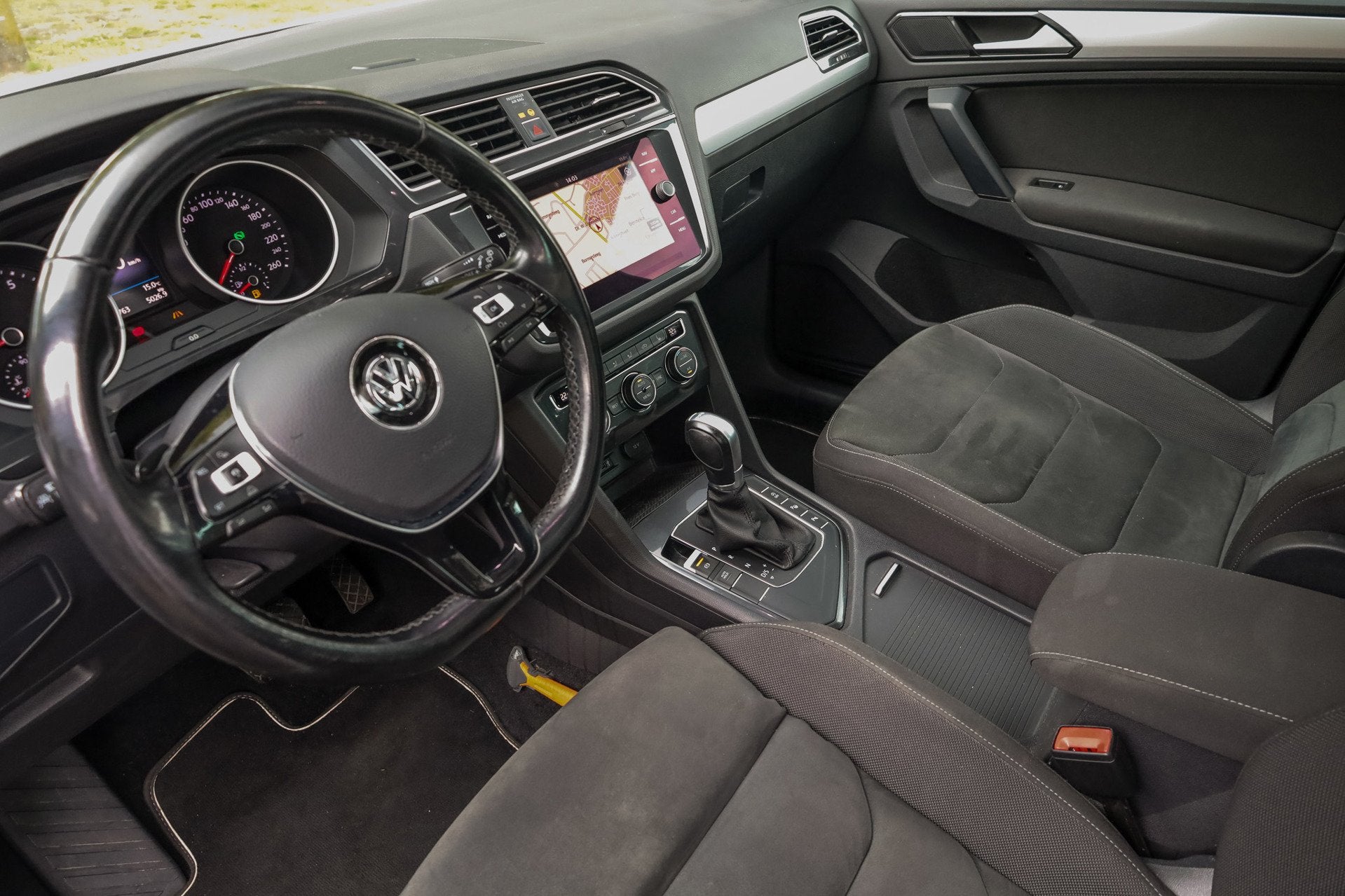 Volkswagen Tiguan 1.4 TSI ACT Comfortline DSG. | Panorama |, 4 cilinders, 150 pk, Alcantara, Wit