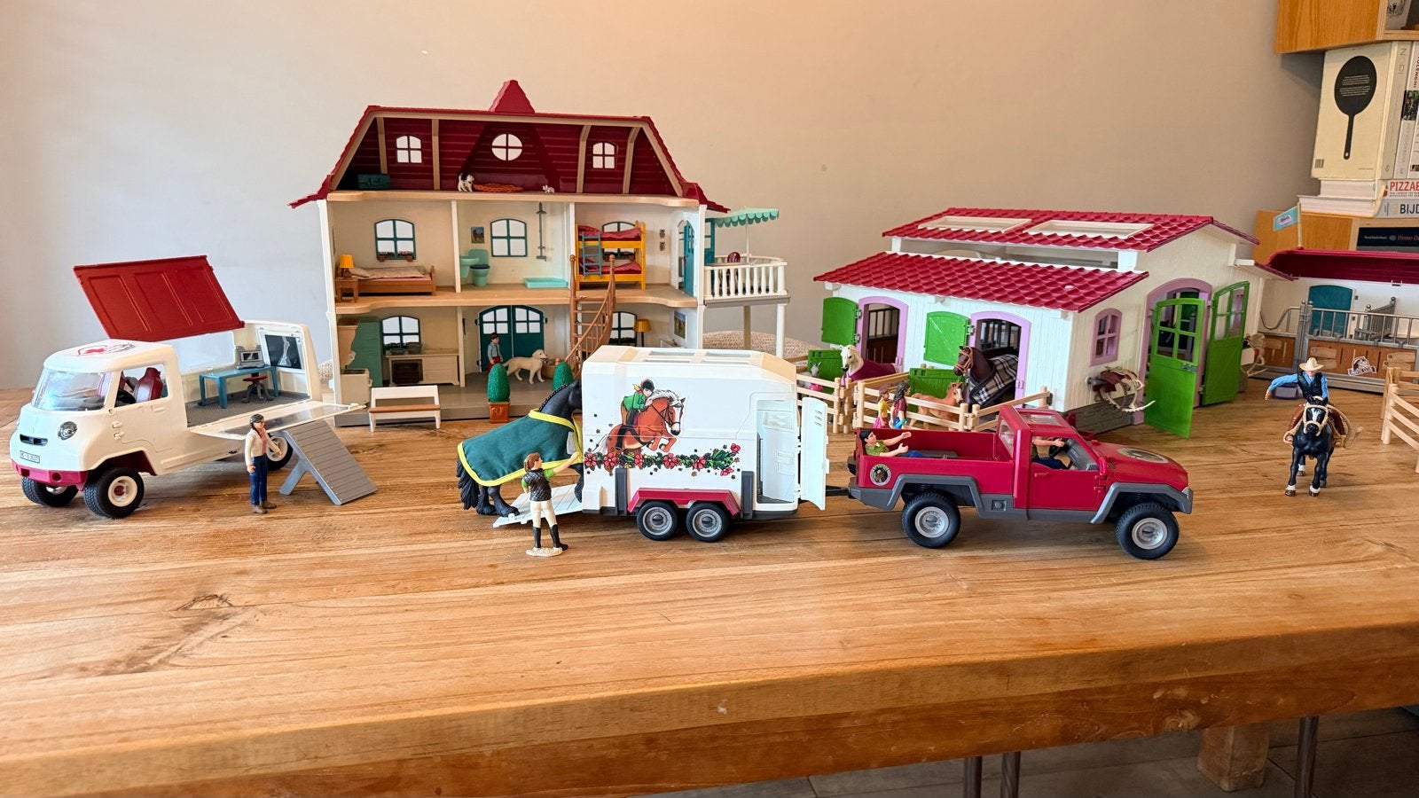 Grote Schleich Paardenwereld met Huis, Manege & Voertuigen, Kinderen en Baby's, Ophalen of Verzenden, Zo goed als nieuw, Jongen of Meisje