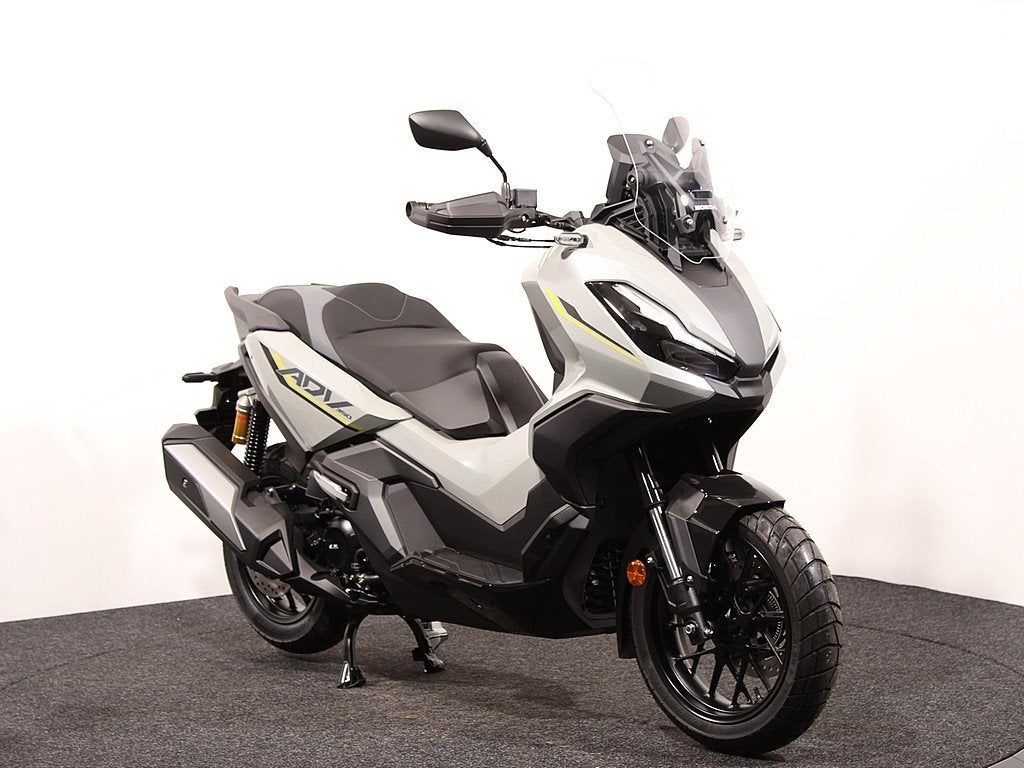 Honda ADV350, Bedrijf, Scooter