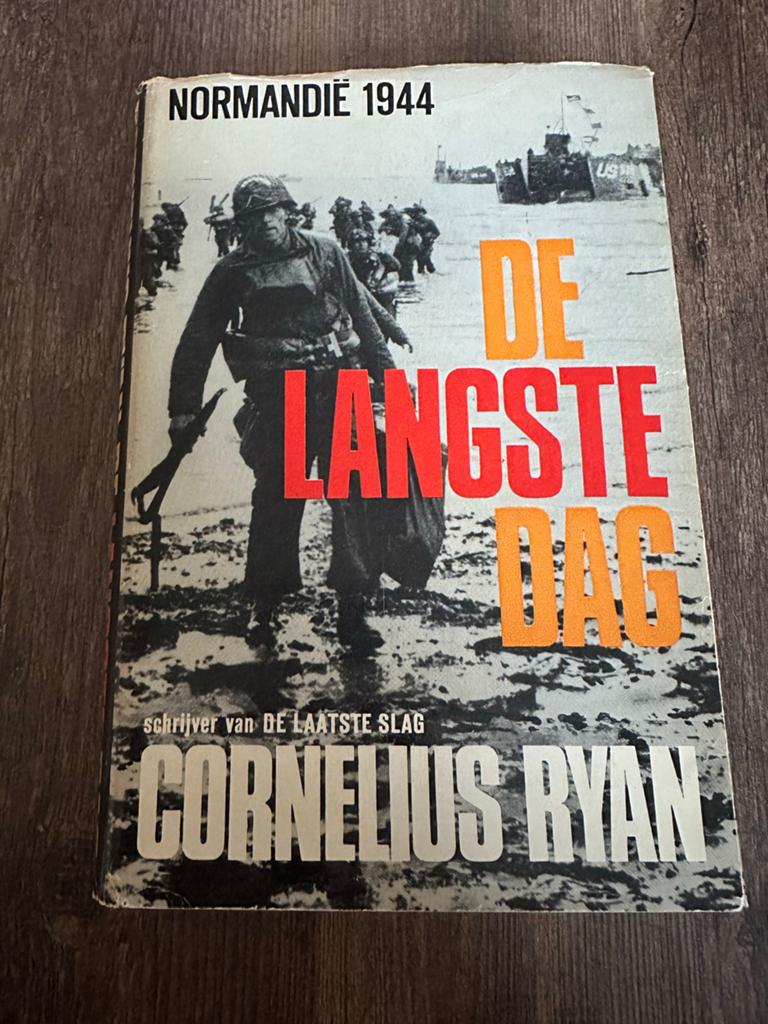 De Langste Dag - Cornelius Ryan - Normandië 1944, Boeken, Ophalen of Verzenden, Tweede Wereldoorlog, Gelezen, Algemeen