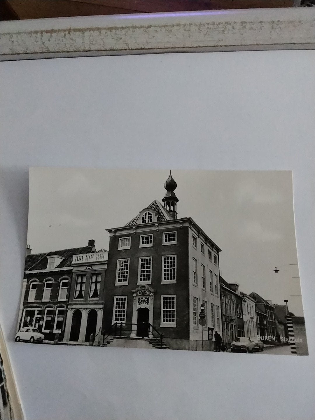 Oude ansichtkaart Stadshuis Buren (Gelderland), Ophalen of Verzenden, 1940 tot 1960, Ongelopen, Gelderland