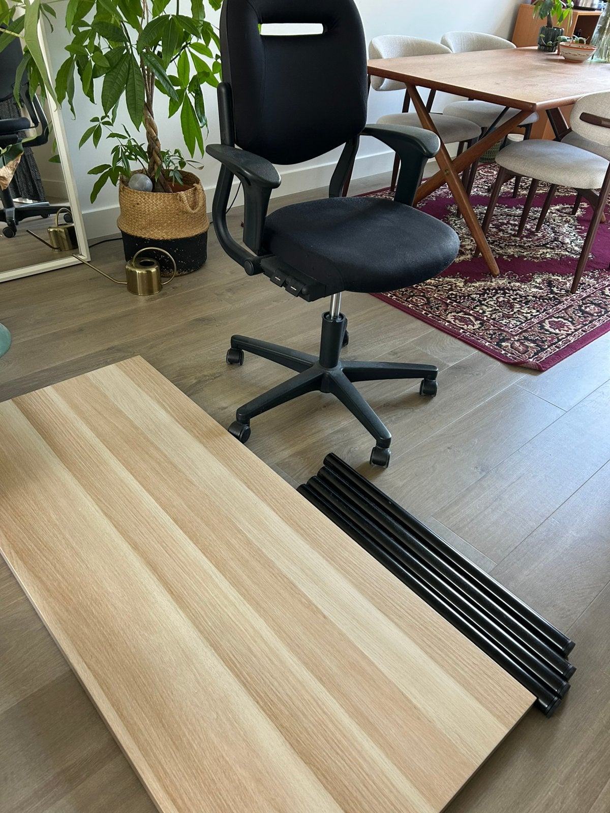 IKEA LAGKAPTEN bureau en Ahrend bureaustoel, Ophalen