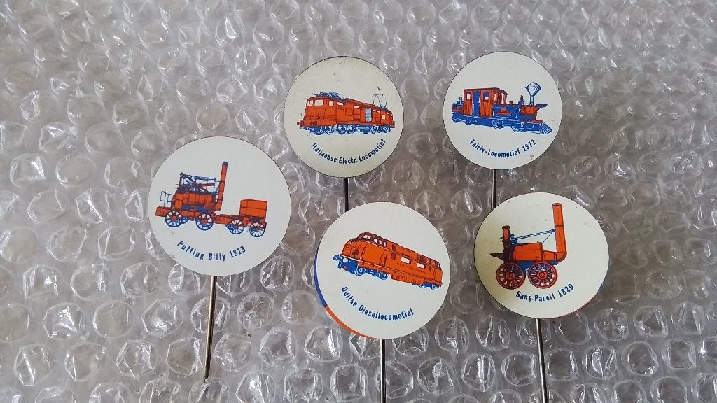 5 verschillende speldjes locomotieven, Ophalen of Verzenden, Gebruikt, Overige onderwerpen