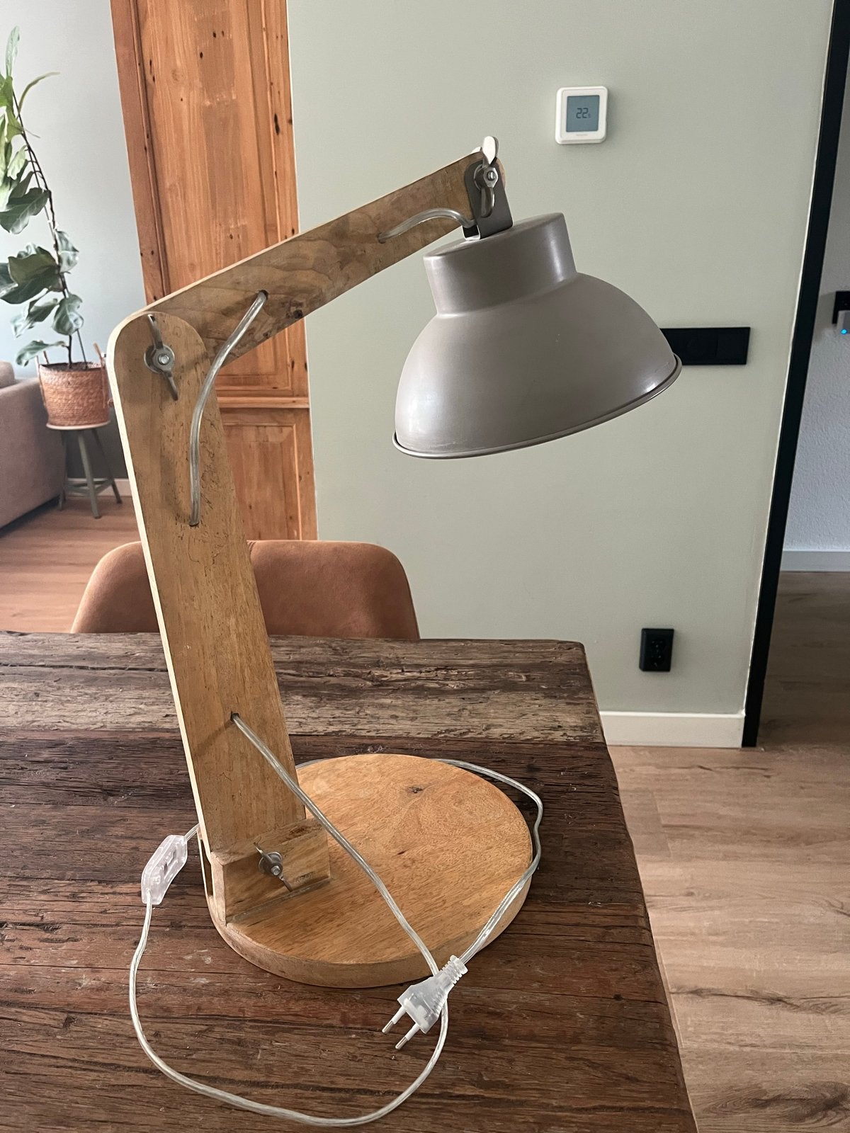 Verstelbare houten tafellamp met grijze kap, Ophalen, Gebruikt, Grijs, Industrieel