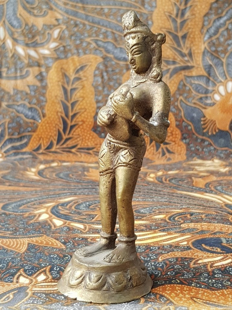 Mooi oud antiek brons beeldje uit India van een Devi 14 cm., Antiek en Kunst, India, Handgemaakt, Ophalen of Verzenden, 14 cm