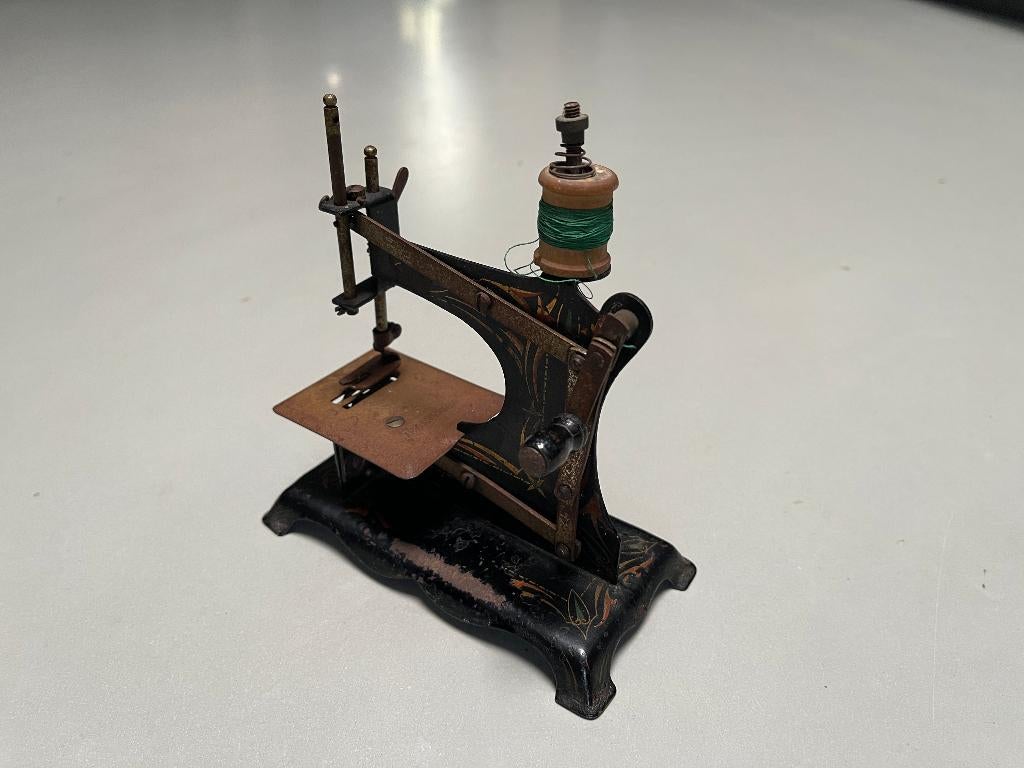 Antieke kindernaaimachine (made in Germany), Antiek en Kunst, Ophalen of Verzenden