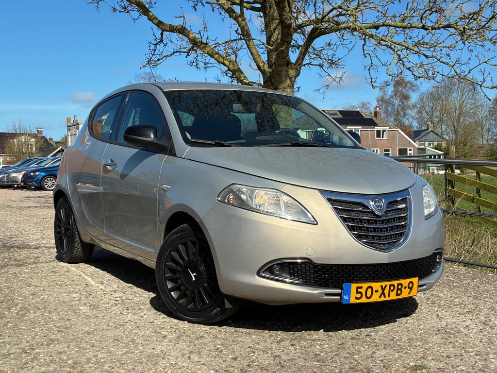 Lancia Ypsilon 0.9 TwinAir Platinum | Airco + Navi nu € 4., Auto's, Lancia, Voorwielaandrijving, Euro 5, 86 pk, Gebruikt