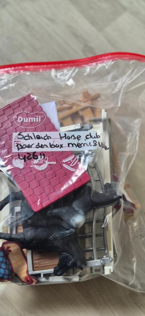 Schleich Horse Club Paardenbox met Merrie & Veulen 42611, Ophalen of Verzenden, Zo goed als nieuw