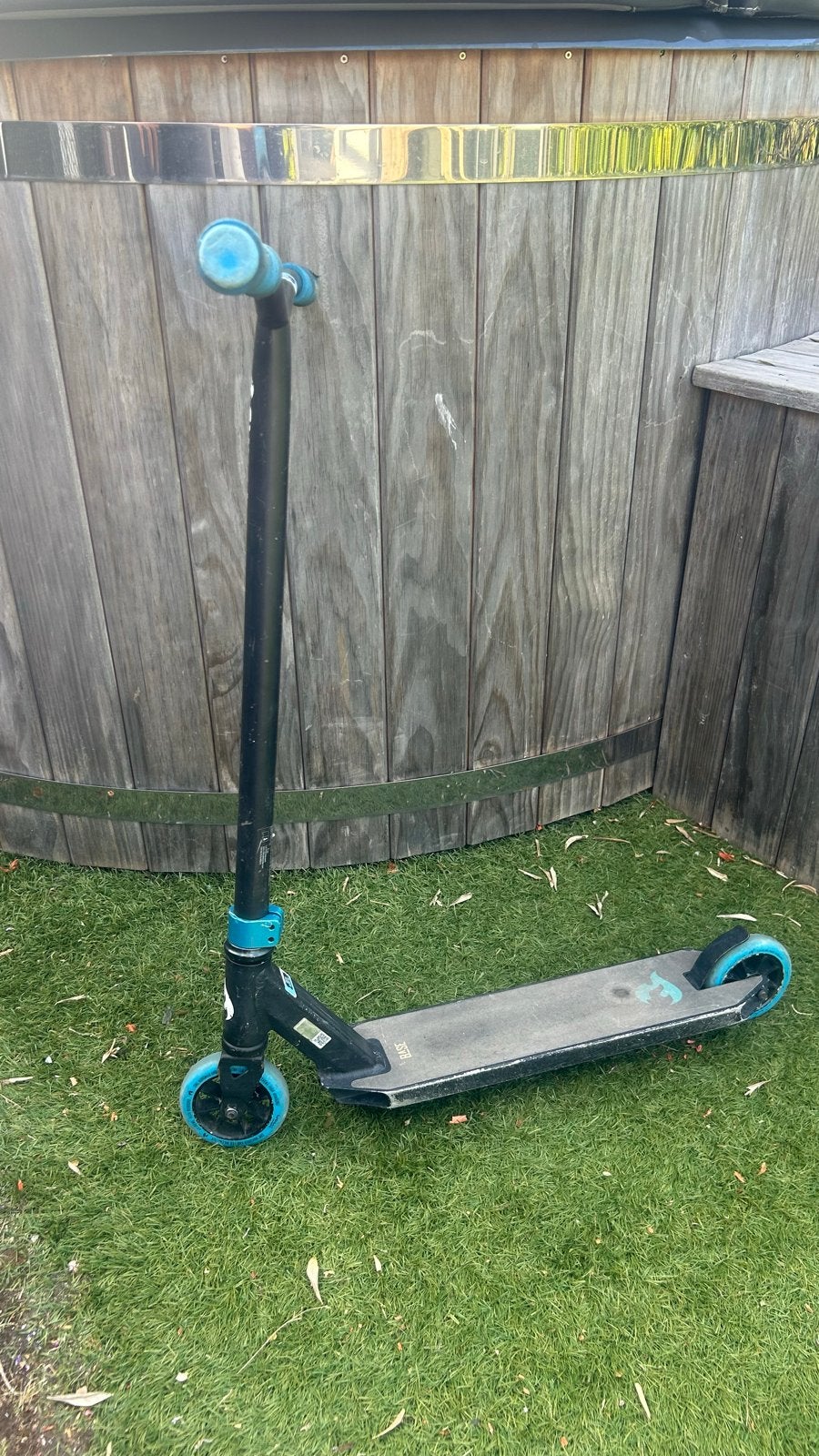 Chilli Base Stuntstep Zwart/Blauw - Gebruikt, Fietsen en Brommers, Ophalen, Gebruikt, Gewone step