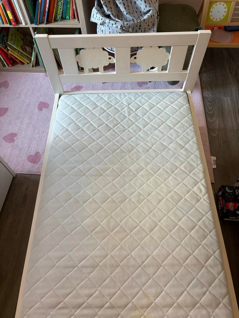 Peuterbed met matras, lattenbodem en zijsteun. Nieuw €150,-, Kinderen en Baby's, Kinderkamer | Bedden, Ophalen, Gebruikt, 70 tot 85 cm