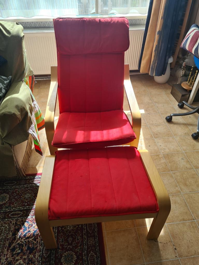 Comfortabele rode fauteuil met houten frame - Poäng (IKEA), Huis en Inrichting, Fauteuils, Ophalen of Verzenden, 75 tot 100 cm