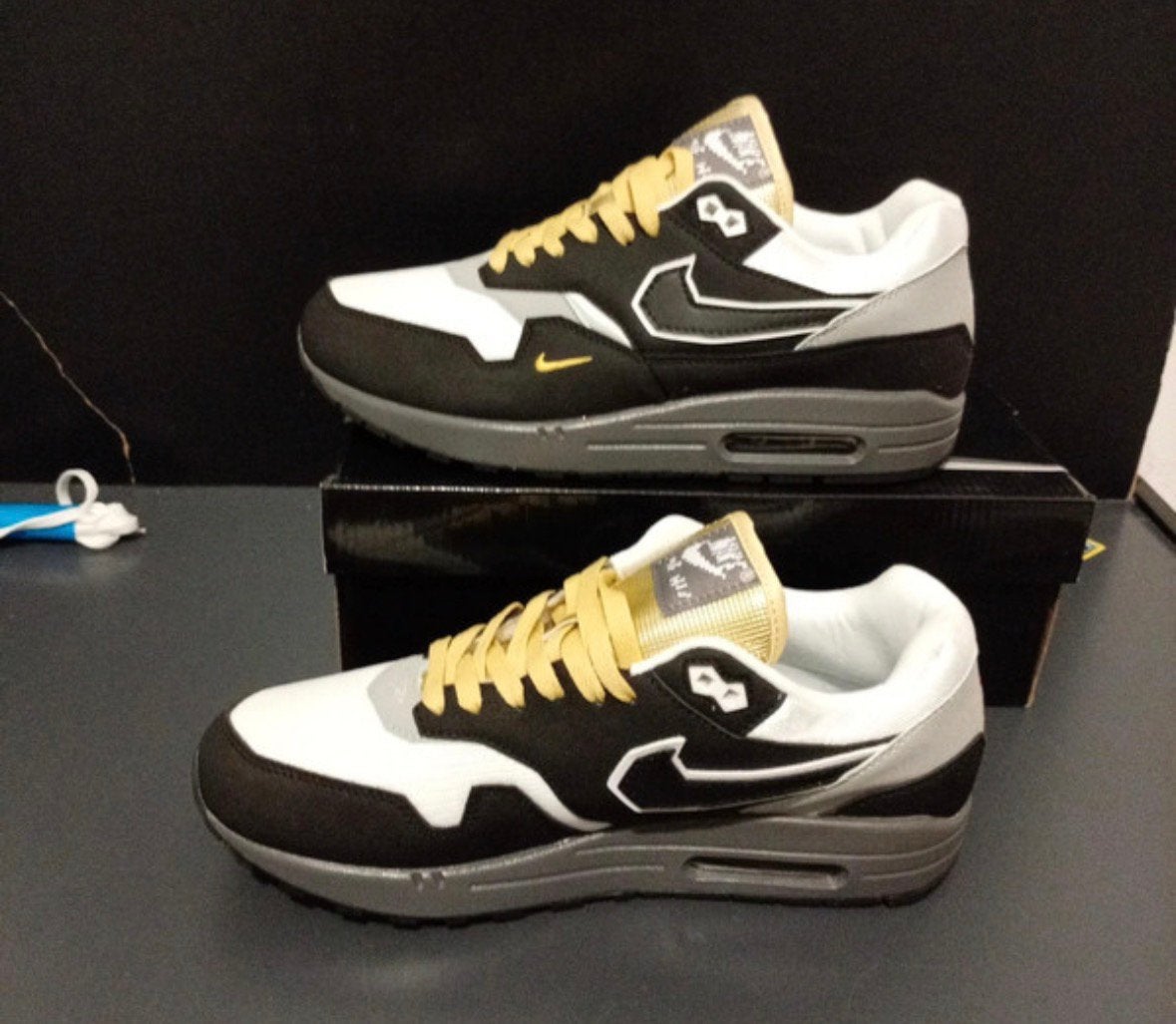 Nike Air Max 1 .SWOOSH Low Poly Big Head Model maat 45, Verzenden, Zo goed als nieuw, Overige kleuren, Sneakers of Gympen