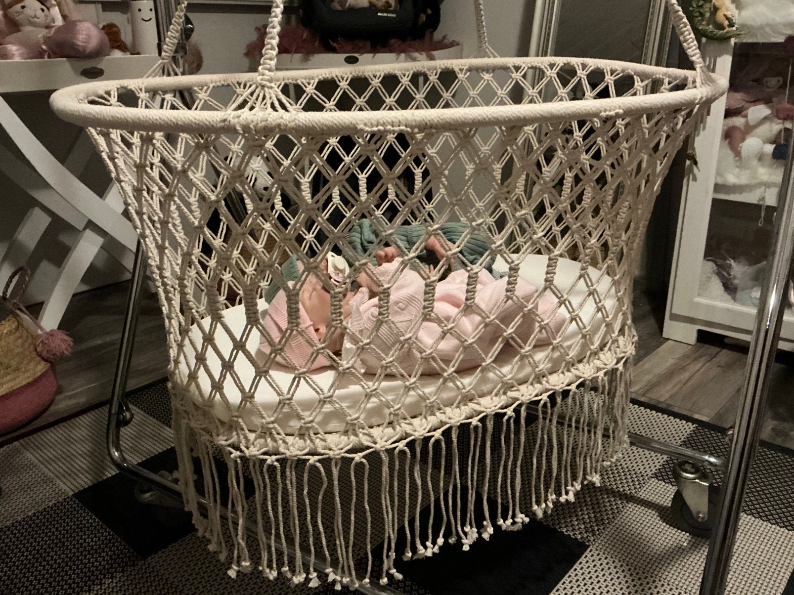 Baby Reborn Hangwieg gevlochten, Ophalen, Zo goed als nieuw, Ledikant