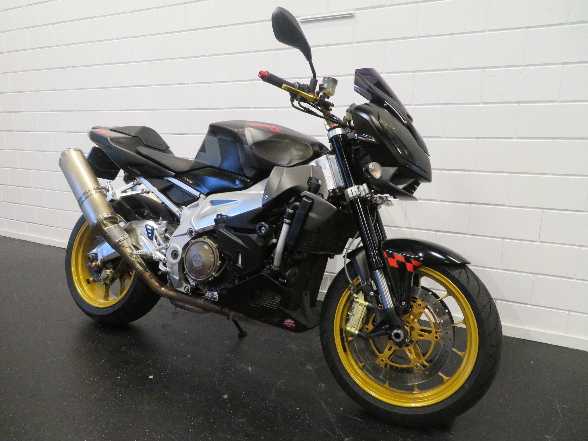 Aprilia TUONO 1000 R STOERE BIKE~! (bj 2006), Motoren, Motoren | Aprilia, Bedrijf, Naked bike