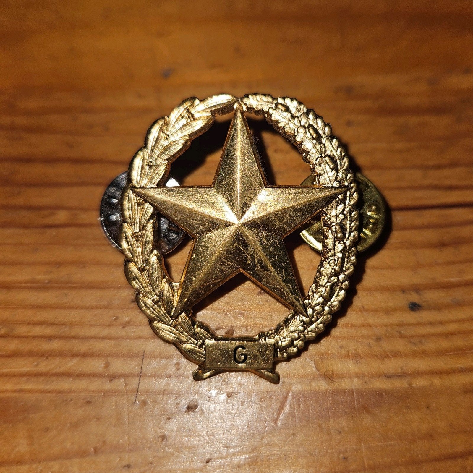 Schuttersembleem Geweer, Ophalen of Verzenden, Landmacht, Nederland, Embleem of Badge