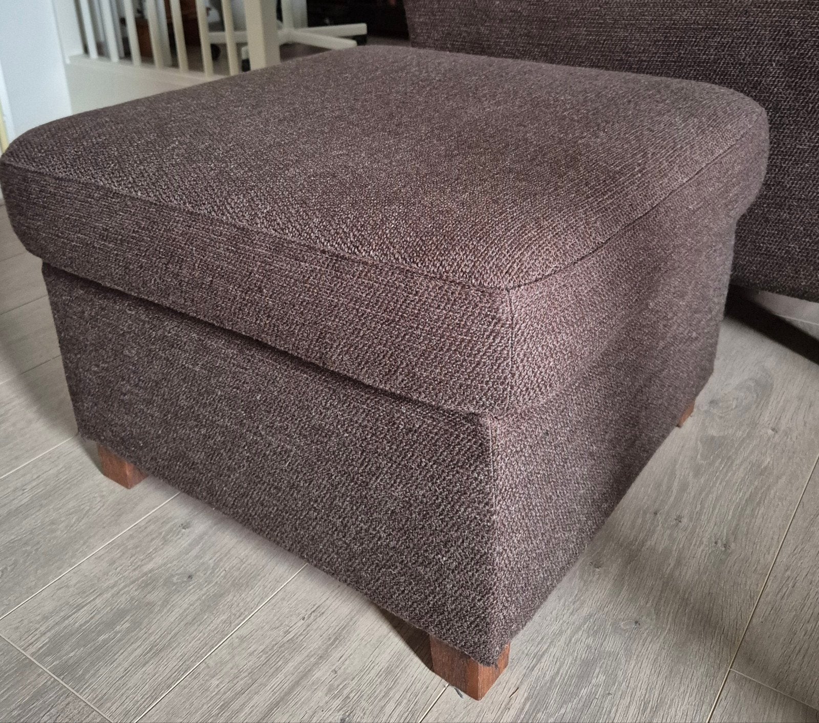 Bruine poef/hocker met opbergruimte, Ophalen, Zo goed als nieuw, 50 tot 75 cm, Vierkant