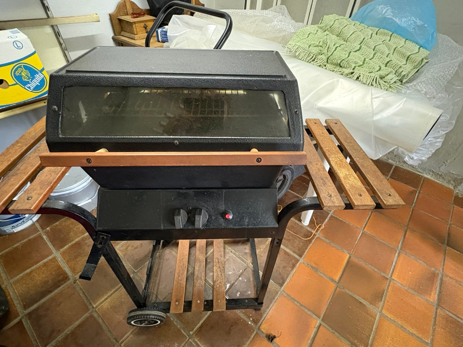 Gasbarbecue. 2 etages. Met halfvolle gasfles, Ophalen, Gebruikt